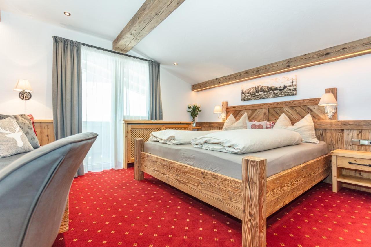 Pension Berghof Maria Alm am Steinernen Meer Exterior photo